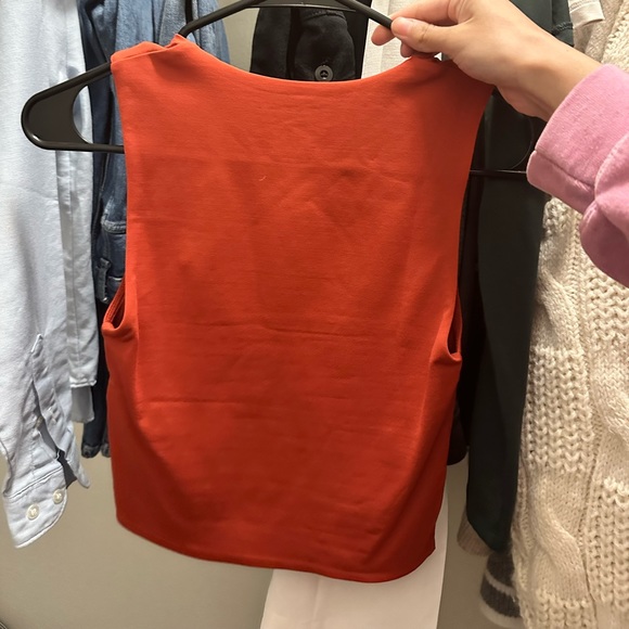 Aritzia babaton contour crop top - Picture 2 of 3